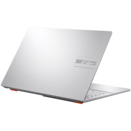 ASUS Vivobook Go/ AMD Athlon Silver/ 8GB DDR5/ 256GB SSD/ Radeon Graphics/ 15,6"FHD,matný/ W11H/ stříbrný