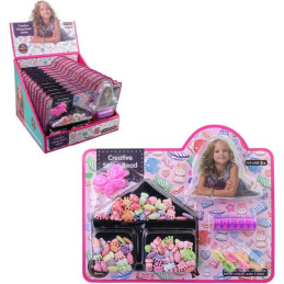 Korálky dřevěné, na kartě, 25 x 28 cm