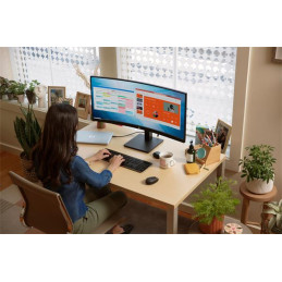 HP P34hc G4, 34.0/VA, 3440x1440/100Hz, 3500:1, 5 ms, 250cd, HDMI/DP/USB-C(65W), 3-3-0, repro