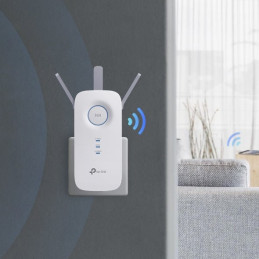 AC1750 Wi-Fi Range Extender SPEED: 450 Mbps at 2.4 GHz + 1300 Mbps at 5 GHz SPEC: 3 × External Antennas, 1 × Gigabit Por