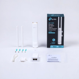 AC1200 Indoor/Outdoor Dual-Band Wi-Fi Access Point PORT: 1× Gigabit RJ45 Port SPEED: 300 Mbps at 2.4 GHz + 867 Mbps at 5