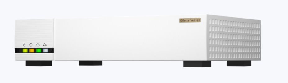 QNAP SD-WAN router QHora-322 (4 cores, 4GB DDR4, 3x 10GbE / 6x 2.5GbE))