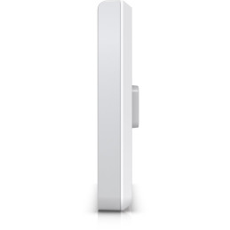 Ubiquiti Přístupový bod Multi-band UniFi U6 Enterprise In-Wall, WiFi 6E, Swittch 4-port 1Gb, MIMO 2.4/5/6 GHz, PoE in/ou