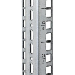 Triton vertikální lišta 15U čtvercový otvor 9,5x9,5mm