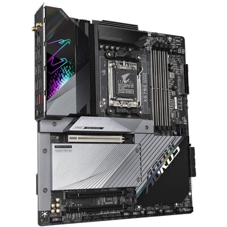 GIGABYTE X670E AORUS MASTER / AMD X670 / AM5 / 4x DDR5 DIMM / 4x M.2 / HDMI / DP / 2x USB-C / WiFi / EATX
