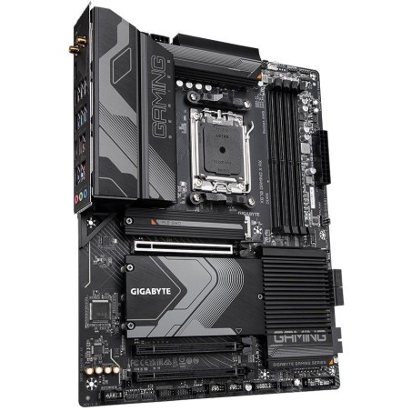 GIGABYTE X670 GAMING X AX / AMD X670 / AM5 / 4x DDR5 DIMM / 4x M.2 / HDMI / USB-C / WiFi / ATX