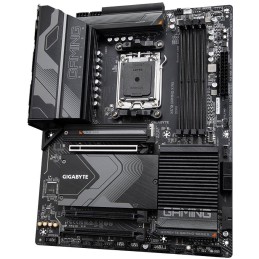 GIGABYTE X670 GAMING X AX / AMD X670 / AM5 / 4x DDR5 DIMM / 4x M.2 / HDMI / USB-C / WiFi / ATX