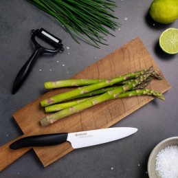 KYOCERA keramický nůž na ovoce a zeleninu s bílou čepelí 11 cm, černá rukojeť + škrabka na ovoce a zeleninu