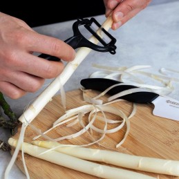 KYOCERA keramický nůž na ovoce a zeleninu s bílou čepelí 11 cm, černá rukojeť + škrabka na ovoce a zeleninu