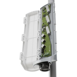 MikroTik GPERx6, 3x GbE, 3x SFP+ repeater, 160W