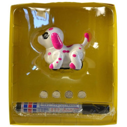 Pejsek, jezdící po namalované čáře